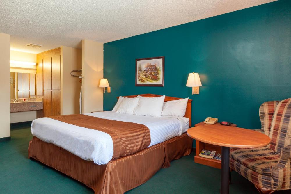 Deluxe King Room interior